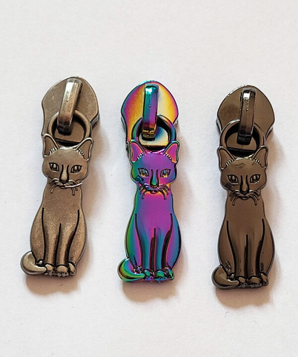 Cat #5 Zipper Pull