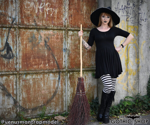 Gothic model Venusmantrap wears the Calliope blcack gothic dress for Halloween photoshoot.