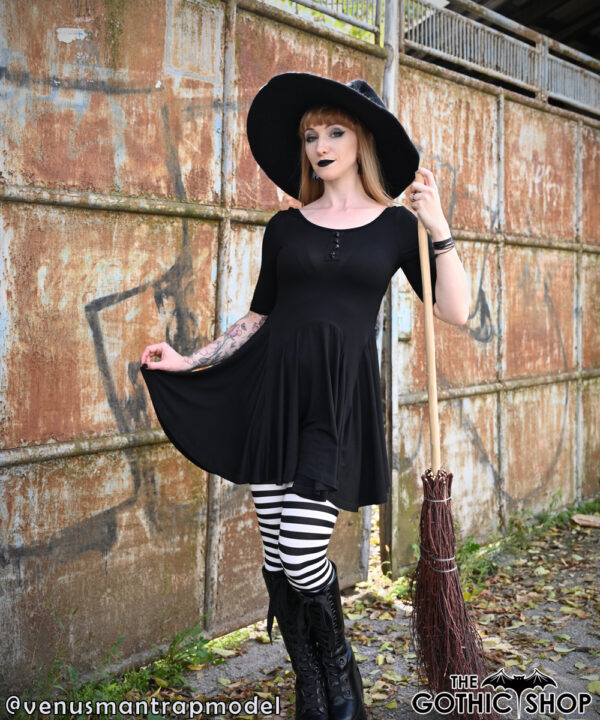 Gothic model Venusmantrap wears the Calliope blcack gothic dress for Halloween photoshoot.