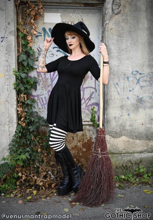 Gothic model Venusmantrap wears the Calliope blcack gothic dress for Halloween photoshoot.