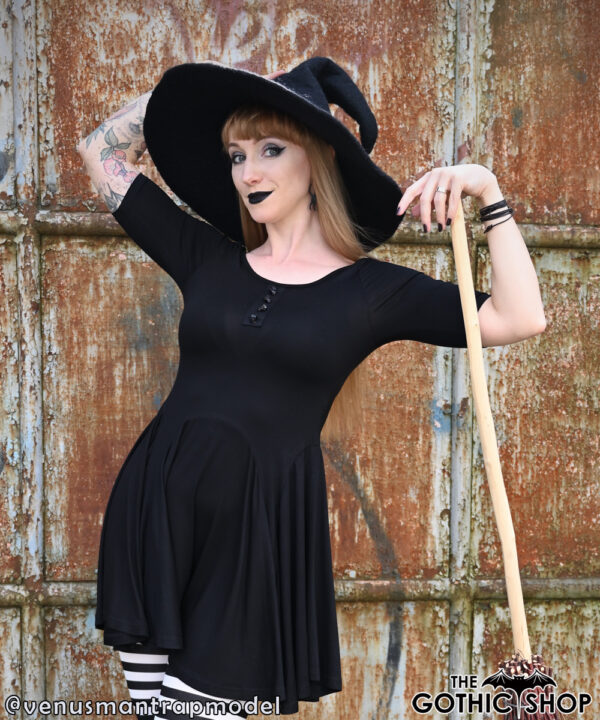Gothic model Venusmantrap wears the Calliope blcack gothic dress for Halloween photoshoot.