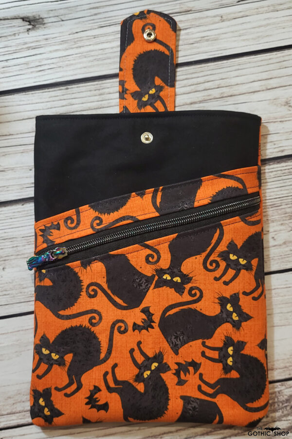 12342-Gothic-book-sleeve-095