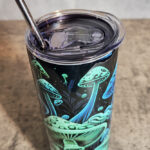 12741-green-trippy-mushroom-tumbler-1
