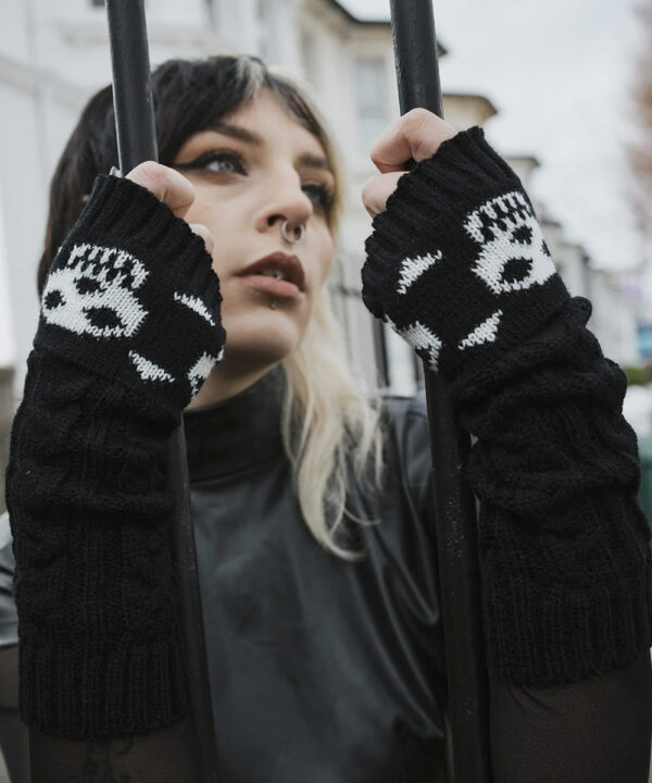 gothic knitted skull and crossbones fingerless gloves