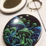 13189-trippy-mushroom-gothic-mirror-keyring-3