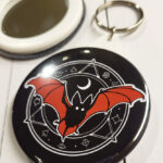 13191-alchemy-bats-gothic-mirror-keyring-3