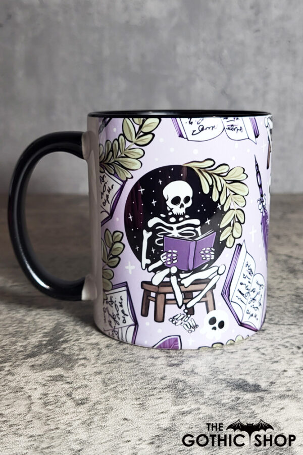 13669-skeleton-reading-gothic-mug-6