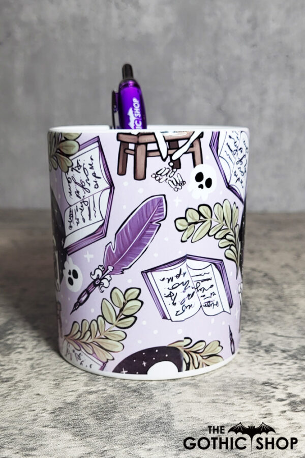 13745-skeleton-reading-pen-pot-4