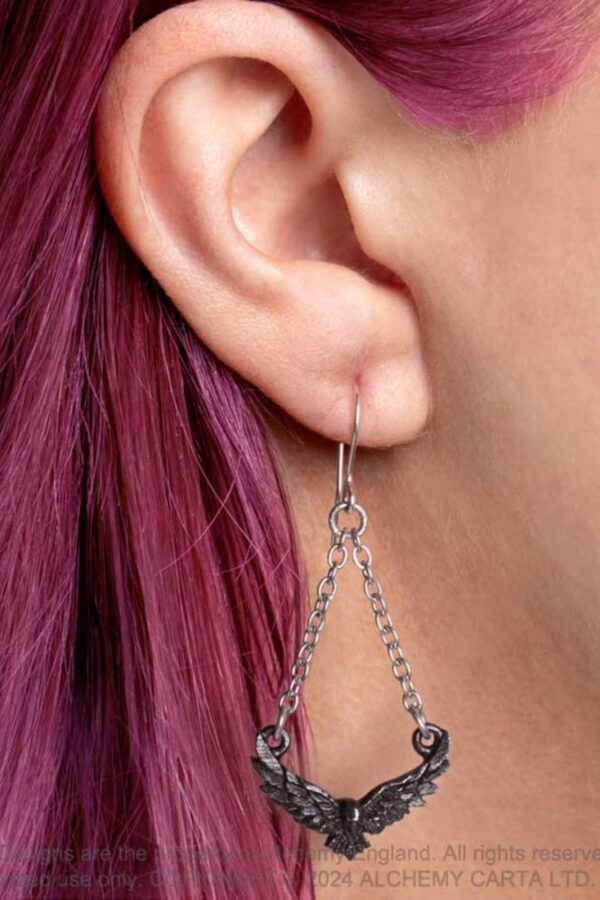 conspiracy raven earrings by alchemy gothic