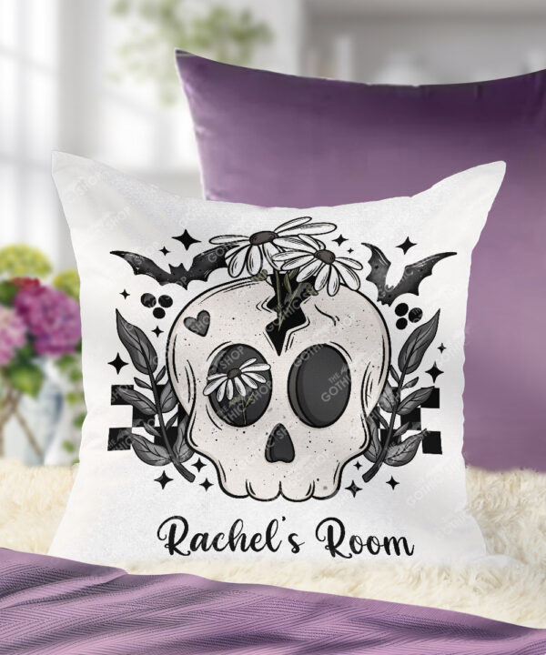 19060 skull daisies gothic cushion 1