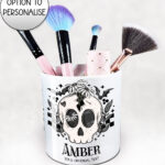19065 skull daisies gothic pen pot 1
